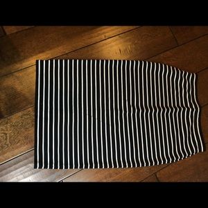 NWOT Max studio size small black and white striped skirt